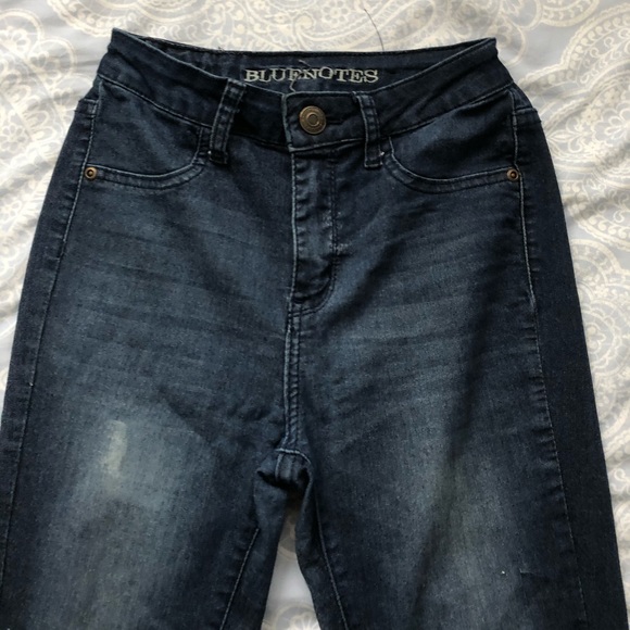 🦋HIGH WAISTED DARK SKINNY JEANS WITH SLIGHT RIP🦋 - Picture 2 of 3